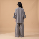 The Weekend Set in Grey Check, Ganzkörperansicht von hinten